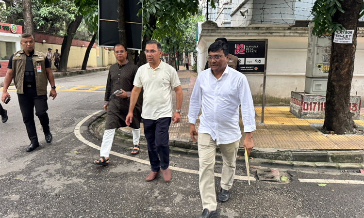 Tarique Rahman walks from his residence to Gulshan political office