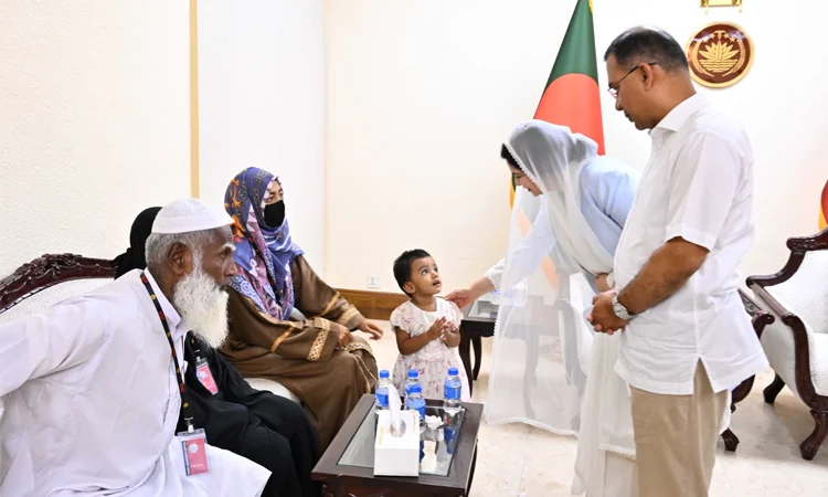 PM provides financial aid to families of soldiers killed in shell blast